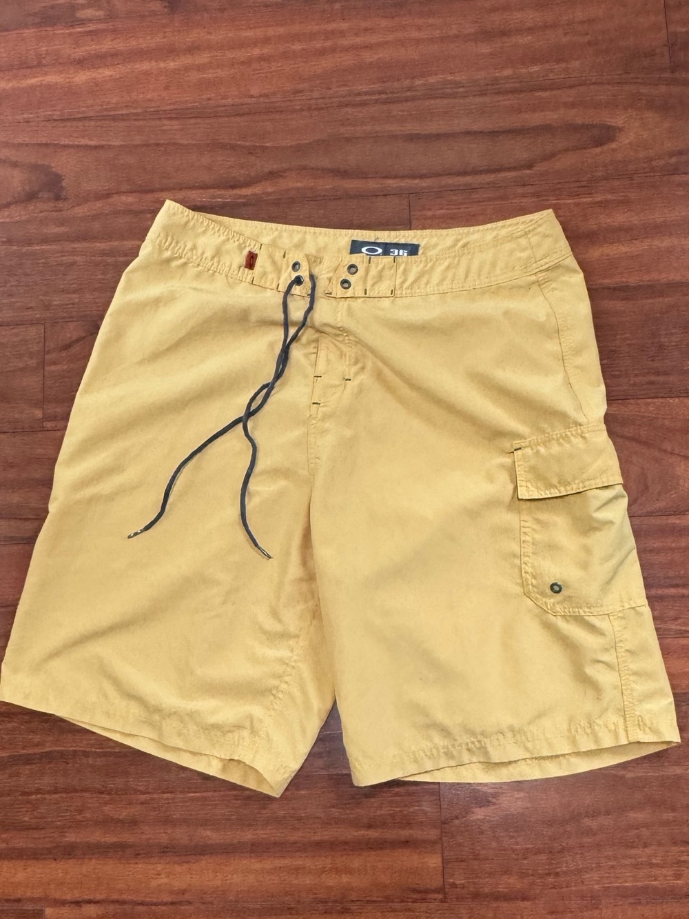 Oakley Vintage Board Shorts Men’s Size 36 Yellow Surf Swim Cargo Y2K